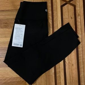 Wunder Under High-Rise Tight 25" 
Luon